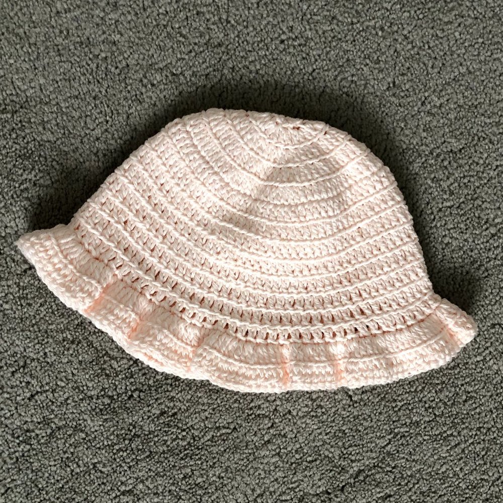 Crochet sun hat with ruffle edge